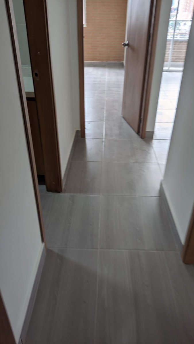 FloresDeLaurel's tweet image. Por razones personales, estamos cediendo el contrato de este apto en Sabaneta a 3 cuadras del parque ppal.

2'600.000 no negociables
Piso 10 en edificio (no unidad)
83 mts²
3 habitac y 2 baños
Super central
Sin parqueadero

Informes 3137007103 o DM
Cualquier RT es cariño