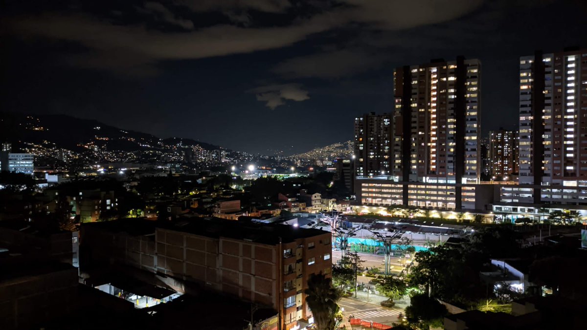 FloresDeLaurel's tweet image. Por razones personales, estamos cediendo el contrato de este apto en Sabaneta a 3 cuadras del parque ppal.

2'600.000 no negociables
Piso 10 en edificio (no unidad)
83 mts²
3 habitac y 2 baños
Super central
Sin parqueadero

Informes 3137007103 o DM
Cualquier RT es cariño