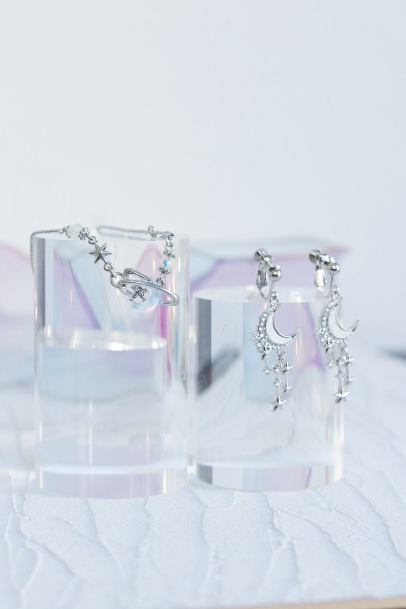 おはようございます✧ *

今回のデザフェスはお手伝いでもお客さんでも行かない予定です！

出店者の皆様準備頑張ってください！