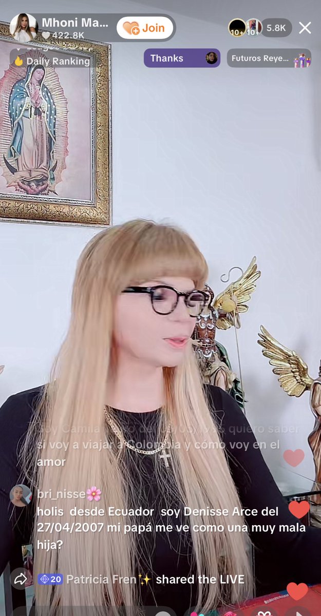 __Chikafdm__'s tweet image. Vamonos todos al en VIVO ES JUEVES DE #Horoscopos y #PreguntaleaMhoni Por TikTok, Facebook y YouTube @mhonividente @ClubMhoniFan “…. Pero le huelen las patas….” 🤣🤣🤣🤣 te busca un amor del pasado….tidavia alcanzas a escuchar tu horóscopo.