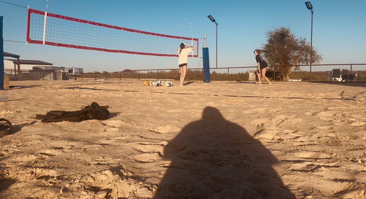flowers_ava28's tweet image. Home court work. Blessed to live on a 500 acre ranch with a beach volleyball court right in the middle. #paradise #thankyoujesus #progressoverperfection #beachvolleyball