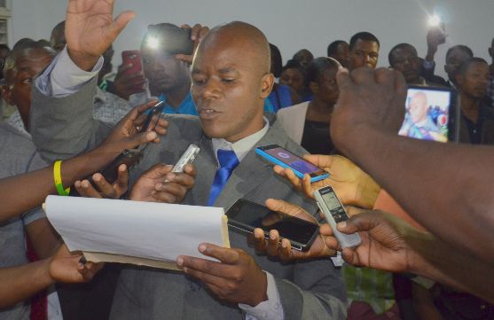 Budry Coriolan, ancien délégué du Centre, exprime son indignation face au drame du 10 novembre 2025, où l’universitaire Junior Chérilus a été tué par balle et d’autres personnes grièvement blessées. Il appelle à la justice et à la paix, déplorant la montée de la violence et la