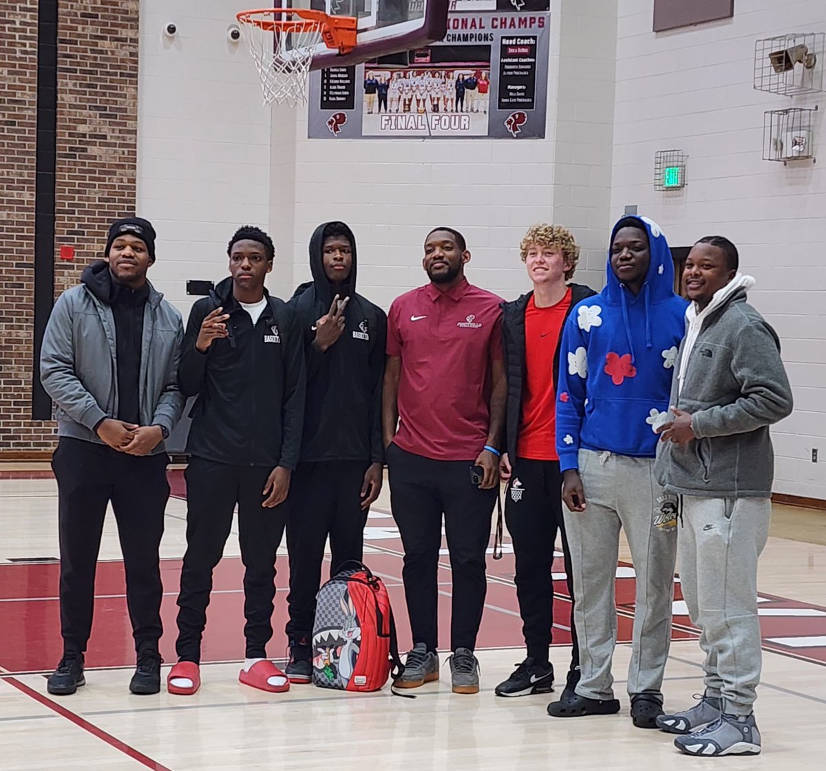 crimson_kings1's tweet image. Some of our coaching staff got a chance to see @evan_.chandler @_noahs.ark15 @_anthonyc11 in action playing against each other in the Prattville vs Hewitt-Trussville 🏀 game 🔥

#kingsfamily #wewatching #pullingup