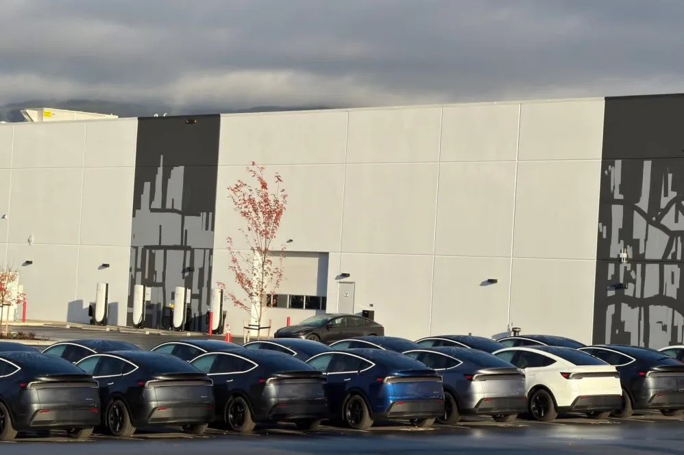 Drive Tesla 🇨🇦 tweet media