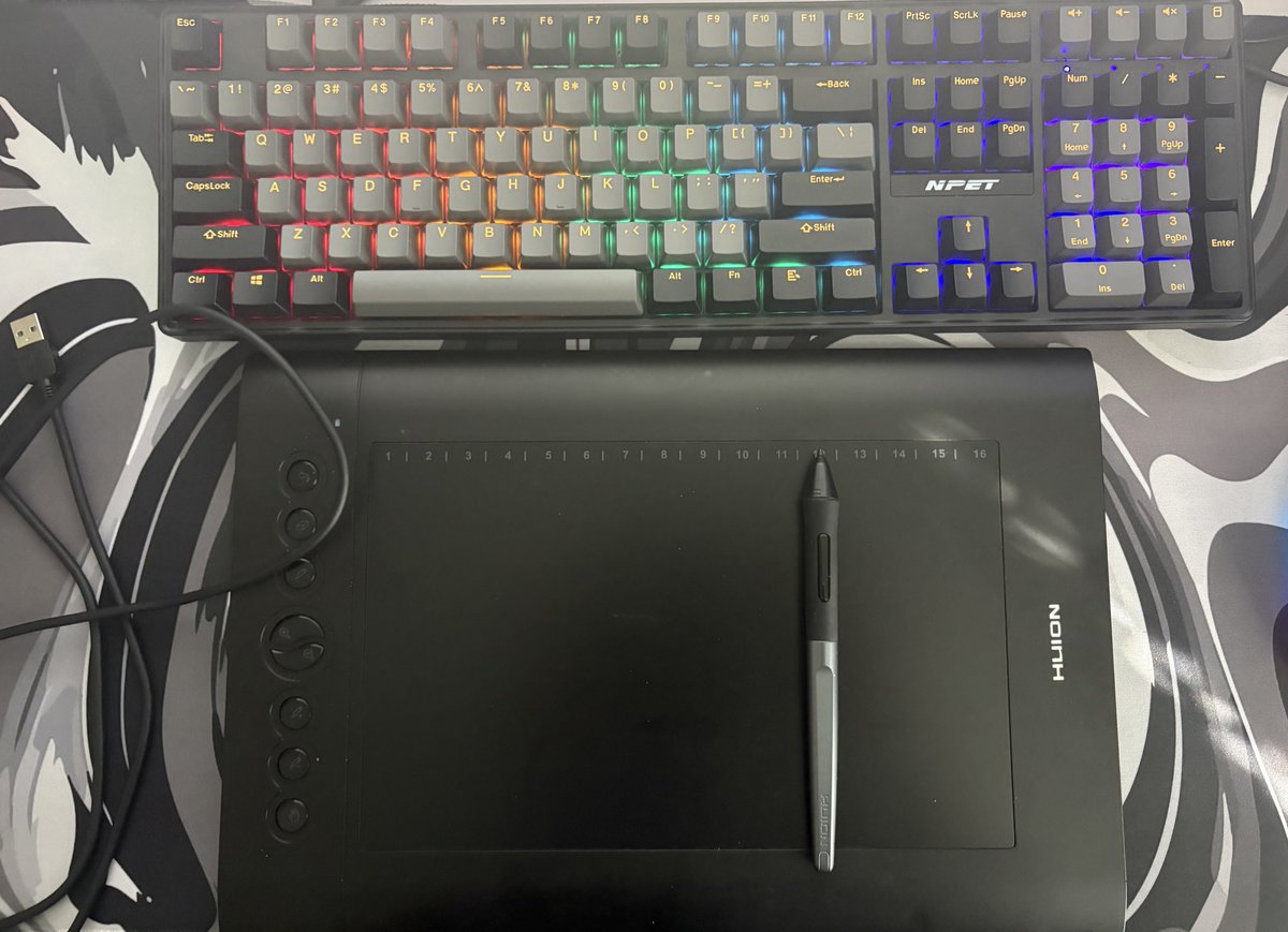 Y’ALL… I JUST GOT MY VERY FIRST DRAWING TABLET. I’M NOT STUCK WITH DRAWING ON PAPER ANYMOREEEEE