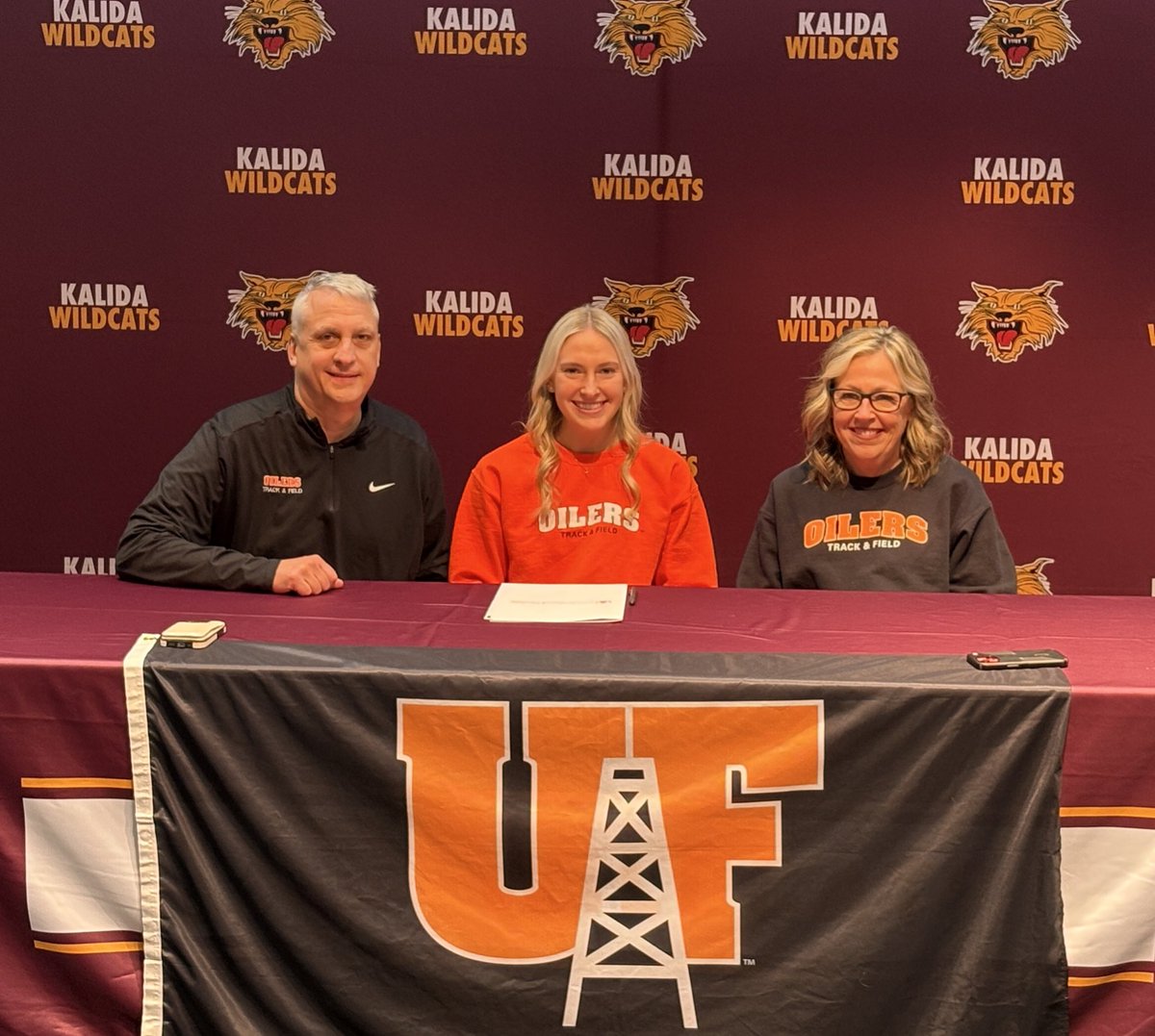 KalidaAD's tweet image. Two Kalida seniors made it official today by signing their National Letters of Intent to continue their academic and athletic careers.  

Congratulations to Malia Romes (Rutgers Volleyball) and Lauren Laudick (Findlay Track and Field)! #WildcatPRIDE