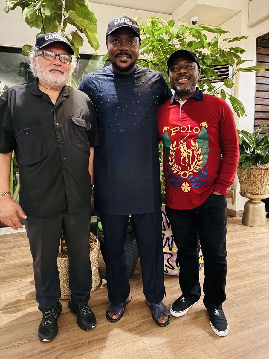 mr_sholape's tweet image. Dinner with my Chief Artificial Intelligence Officer (CAIO) trainer, Professor Kersi Porbunderwalla. And the mentor of Mentors, Professor Obadare Peter, fellow CAIO’s. Great people, impactful conversations.