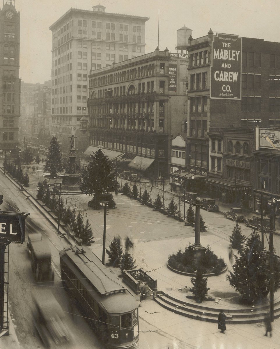 cammillerfilms's tweet photo. Christmas. Fountain Square. Cincinnati. 1920s. https://t.co/utIH7GXCog