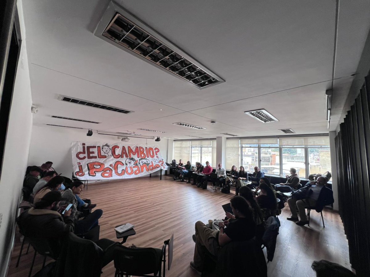 Aquí en la Lucha seguimos construyendo poder desde los territorios. La Constituyente Popular es el camino para que las transformaciones sean del pueblo y para el pueblo. El cambio real no se firma, se conquista. <a href="/DapreCol/">DAPRE</a> <a href="/GabrielRondonO/">Gabriel Rondón</a>

#CumplaElCambio