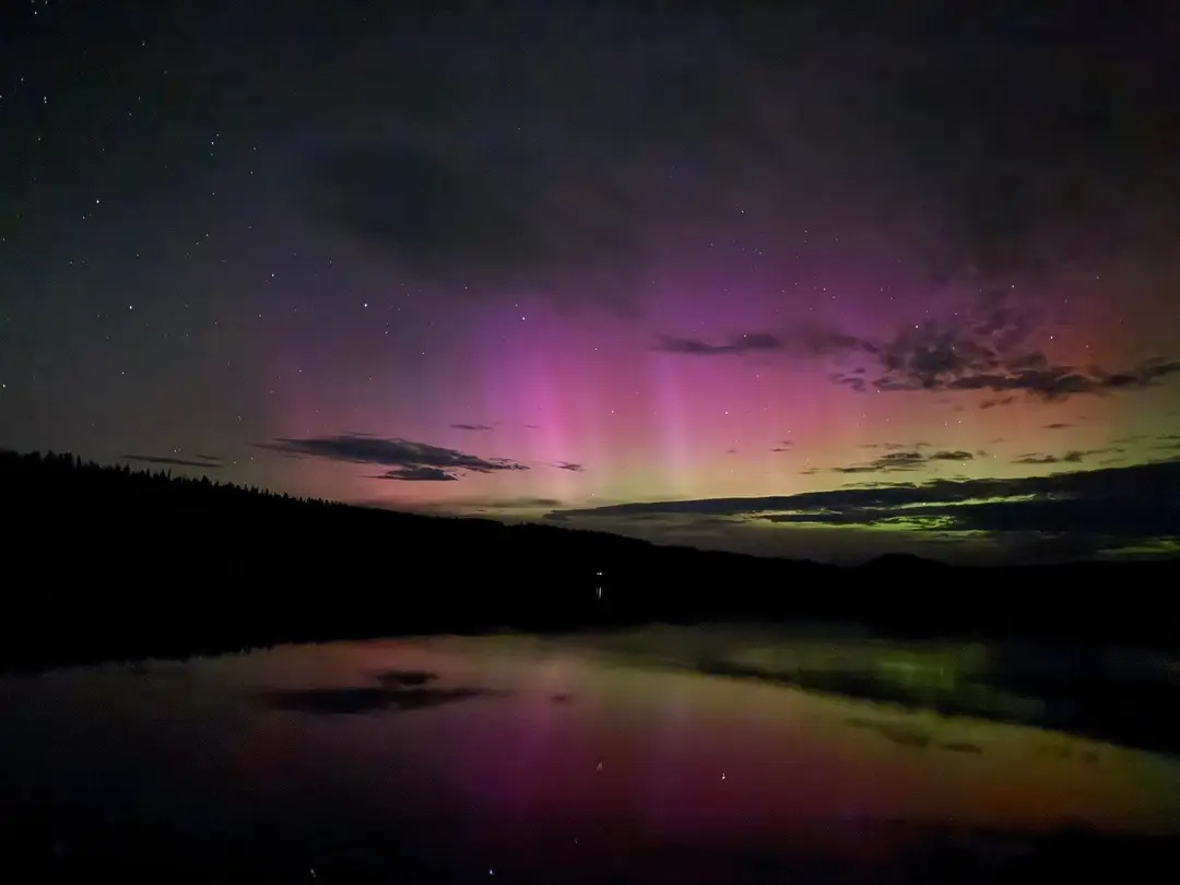IdahoDEQ's tweet image. Lots of reasons to love good air quality, like this amazing view of the aurora borealis over Redfish Lake near Stanley, Idaho!

#idaho #idahome #idaholife #stanleyidaho #sawtoothmountains #sawtoothmountainsidaho #idahosky