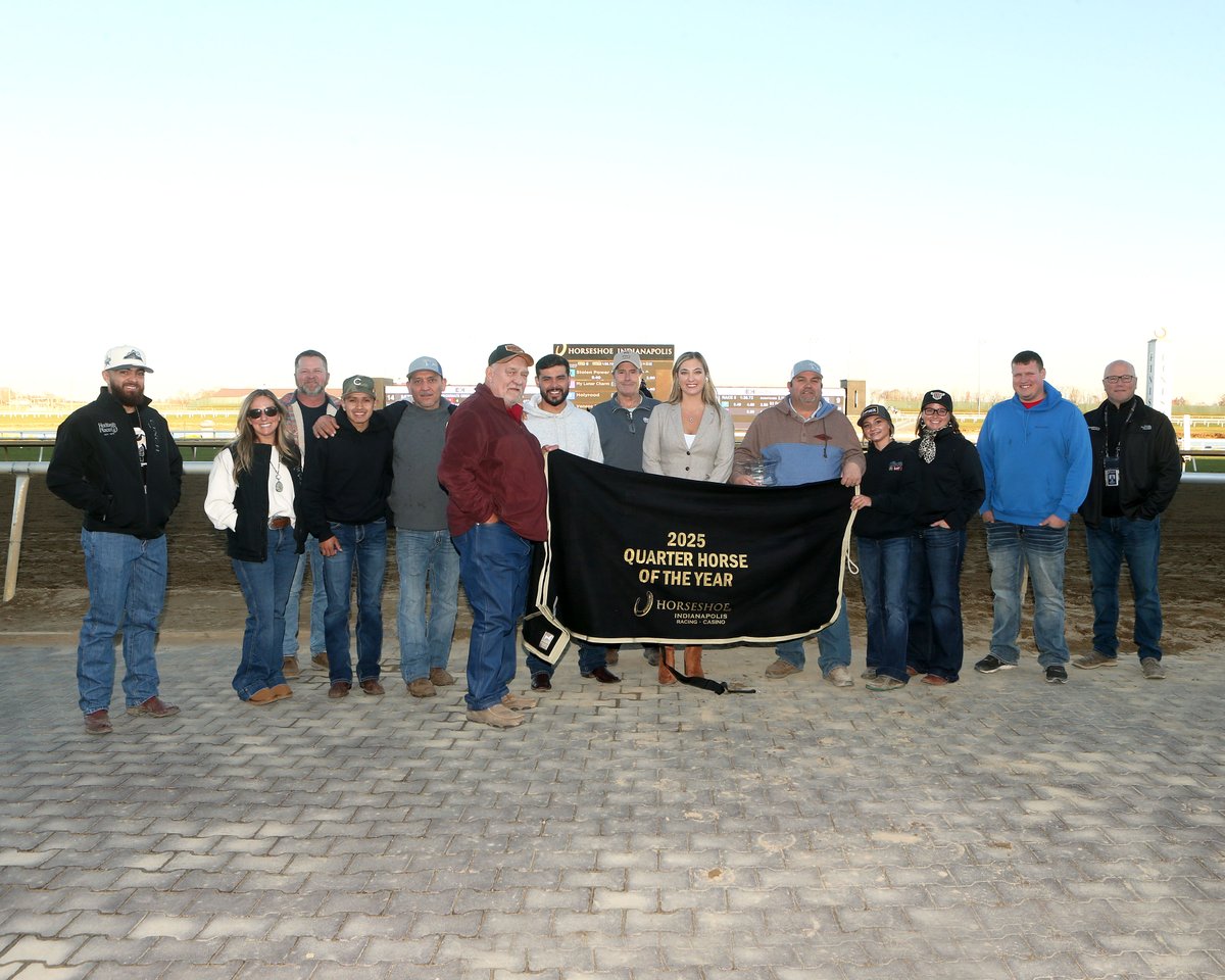 HSIndyTammy's tweet image. Tim Eggleston, Streakindownthebeach honored as top Quarter Horse Trainer and Horse of 2025 @HSIndyRacing  tammyknox.wordpress.com/2025/11/13/tim…  Photo by Coady Media  #racelikeacaesar @INQuarterHorse @MarthaClaussen @qhrai23