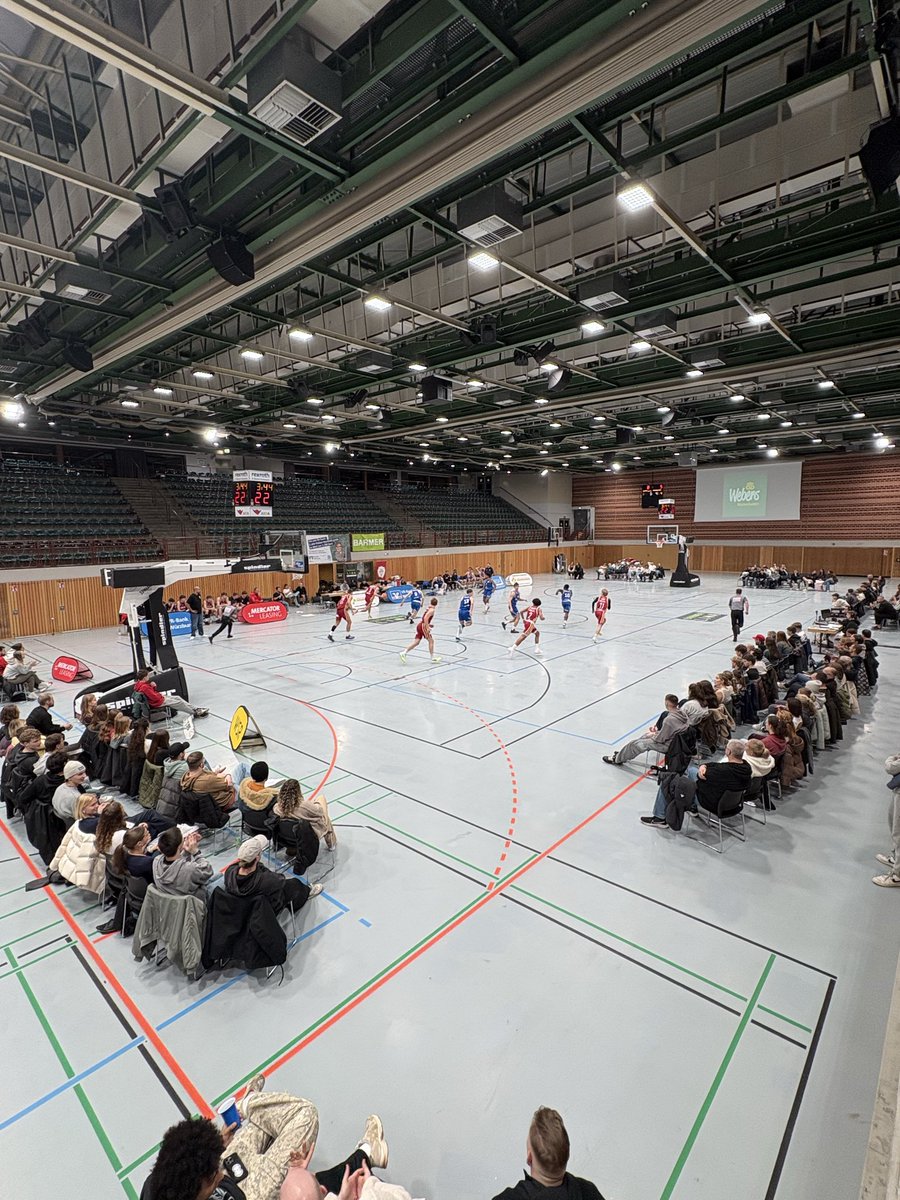 Farmteam action on Thursday night in Würzburg, Germany 📍🇩🇪

The two 27‘ class 🇩🇪 combo guards Marko Petric (Würzburg) and Jamie Edoka (Frankfurt) fought a tough battle, while both finishing w/ 27PTS. FRA by +15 at the end.

Petric 27/1/1 and 5/9 3FG
Edoka 27/2/4 and 9/17 FG