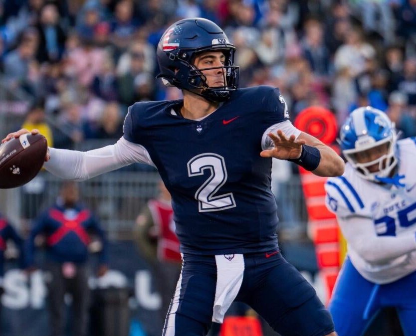 CFBKings's tweet image. UConn’s Joe Fagnano is the first FBS QB to throw for 25 touchdowns and 0 INTs through the first 10 games of a season since Marcus Mariota in 2013.

2025 Joe Fagnano:
• 68.8%, 2,842 yards, 25 TDs, 0 INTs

2013 Marcus Mariota:
• 64.2%, 2,819 yards, 25 TDs, 0 INTs