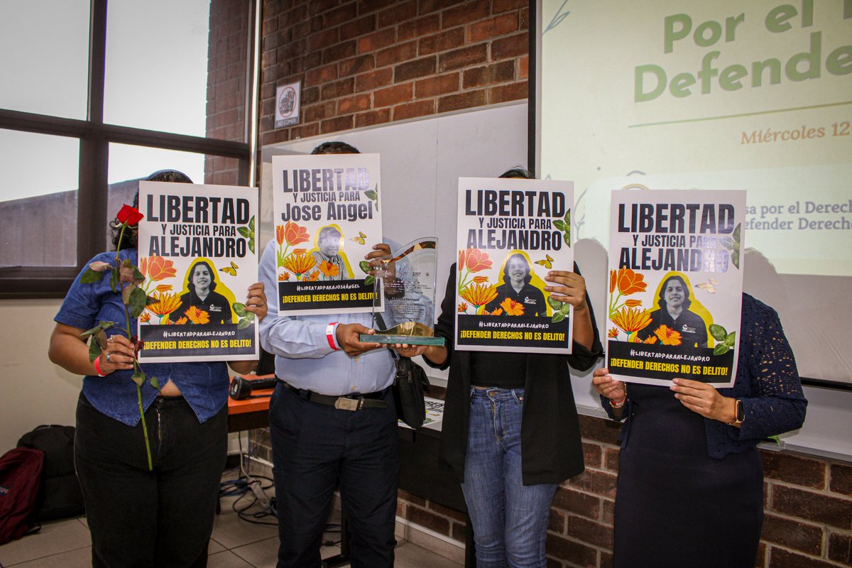 Nos llena de orgullo y reafirma nuestro compromiso el reconocimiento otorgado a Alejandro Henríquez y José Ángel Pérez con el Premio “Por el Derecho a Defender Derechos, 2025” de la MDDD. ✊🕊

Este día, también les recordamos llevan 6 meses de estar en prisión injustamente, y
