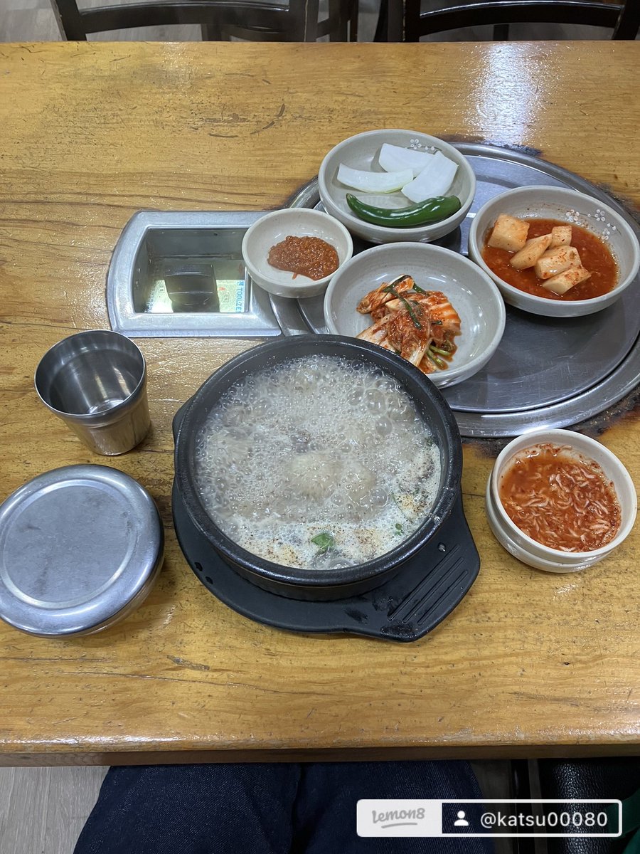 tabiyujin8's tweet photo. 朝からソウル駅近く「24時 龍山元祖カムジャタン」突撃！

📍219-4 Seogye-dong, Yongsan District

30年伝統の木造小屋風老舗、24h営業！
朝イチでスンデスープ→鍋グツグツ、腸詰めプカプカ、おかず軍団ズラリ！🍲
飲んだ瞬間「今日無敵！」…しっかり満たされて満足！

#かつ旅 #ソウル旅行 #ソウル https://t.co/QHKgDeMcmT
