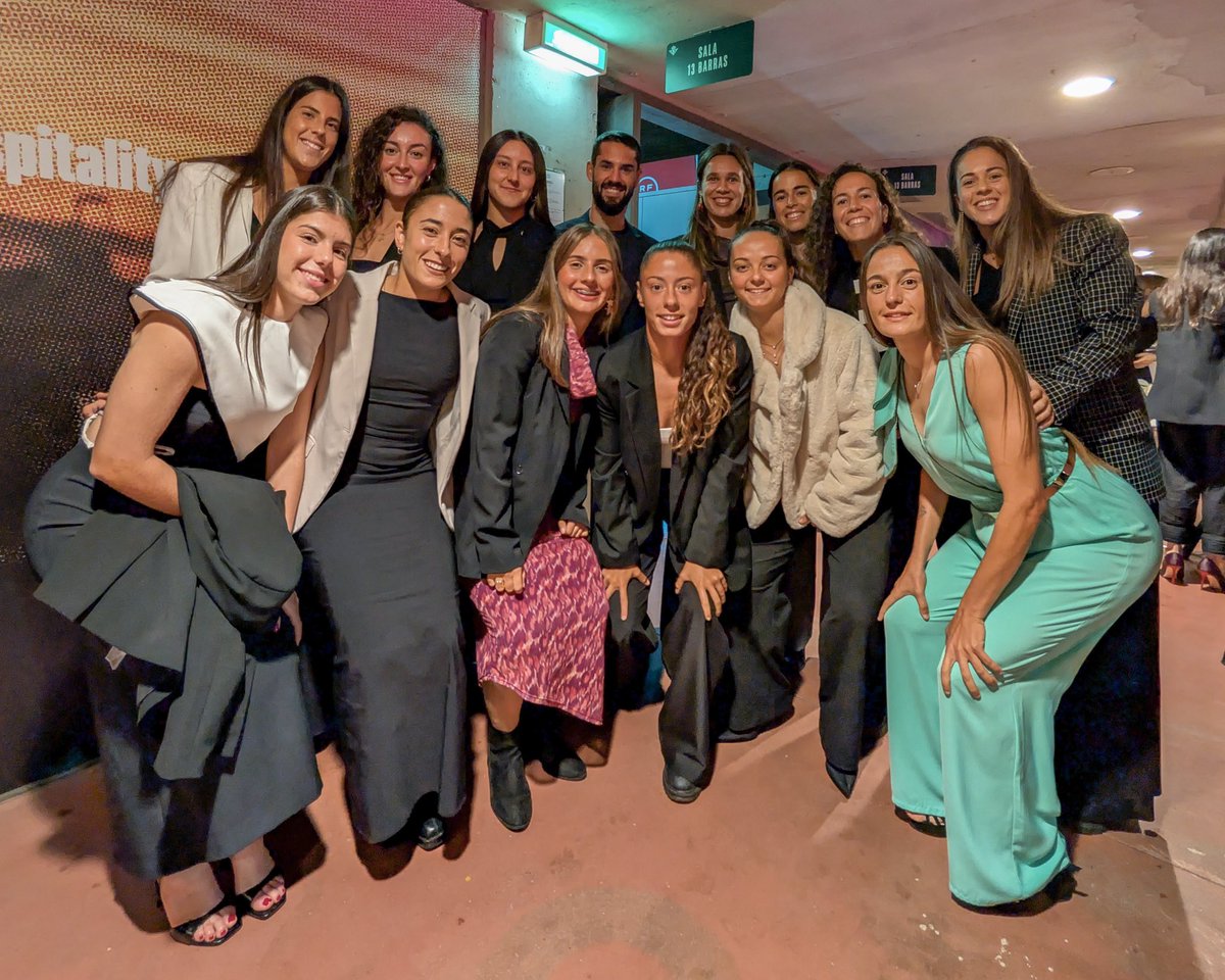 📸😁💚

¡El #BetisFéminas no ha querido perderse el estreno de ‘En Silencio’ en el <a href="/festivalsevilla/">Festival Sevilla</a>!