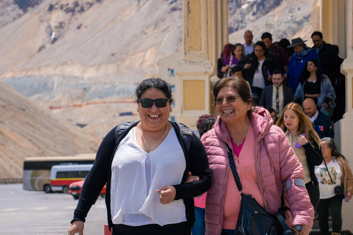 Desde el campamento Minero Sewell en la región de O'Higgins seguimos impulsando el liderazgo de las mujeres y una vida libre de violencia💜 Participantes del programas Jefas de Hogar de Doñihue y Olivar asistieron a encuentro de la #LeyIntegral, encabezado por ministra Orellana.