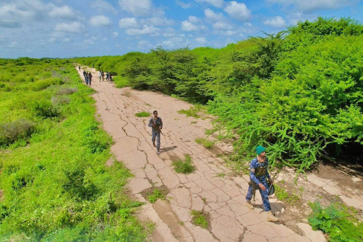 MOICTJUBALAND's tweet photo. Jubaland and SNA forces have killed 34 Al-Shabaab militants in major ongoing operations near Jamame, along the Juba River. The forces also destroyed several militant hideouts used to terrorize civilians. The operation aims to fully secure Lower Juba from extremist remnants. https://t.co/8yCqvmk8oS