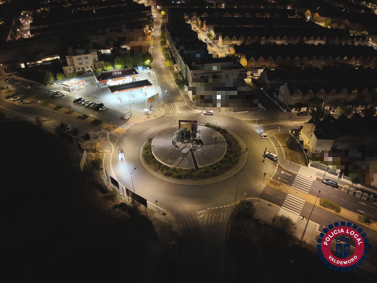 🚁 La patrulla #Milano (dron) colabora en nuestros controles preventivos de tráfico y #SeguridadVial

✅ Apoya ante posibles huidas.
✅ Aporta seguridad en la intervención.
✅ Detecta infracciones y las comunica al resto de unidades.

🤝Trabajo en equipo desde tierra y aire.