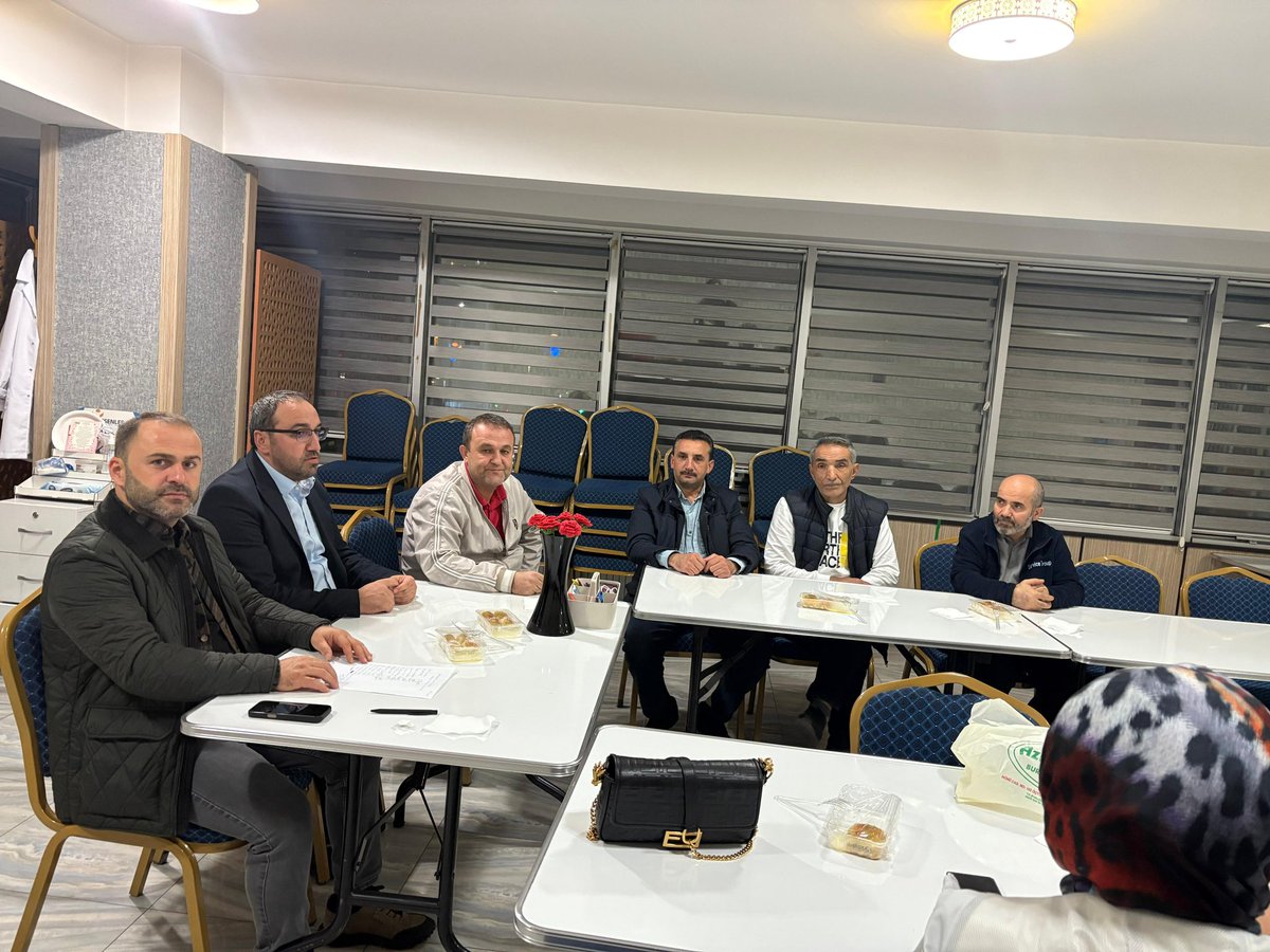 Menderes mahallesi olarak haftalık toplantımızı mahalle başkanımız <a href="/onurtunoglu/">Onur TUNOĞLU</a> ve meclis üyemiz <a href="/hasansahin8137/">HASAN ŞAHİN 🇹🇷</a> önderliğinde gercekleştirdik.
 <a href="/abdullahozdemir/">Abdullah Özdemir</a>
<a href="/EmrullahErkus/">Emrullah ERKUŞ</a> <a href="/oktayilmaz18/">OKTAY YILMAZ</a>
<a href="/vedatdestek/">Vedat Destek</a> <a href="/akparti_esenler/">AK Parti Esenler</a>

#HerMahallesiyleEsenler