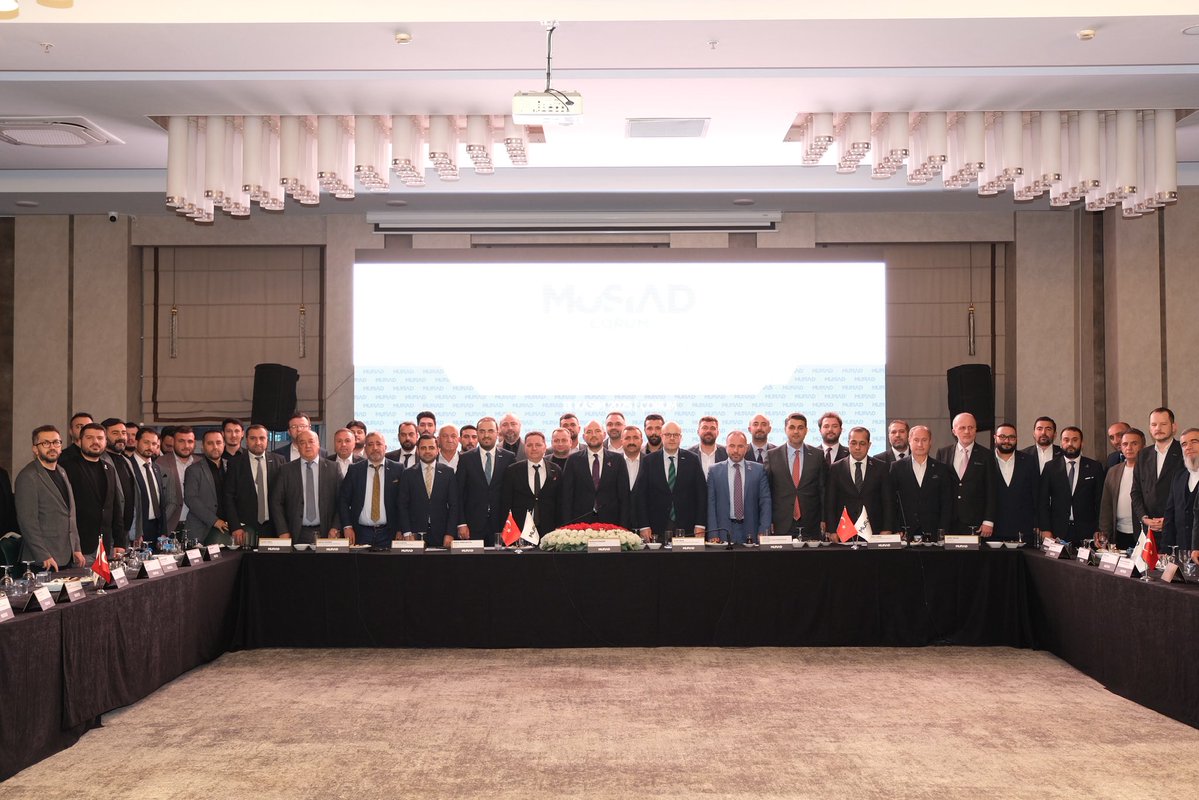 Çorum’daki son programımızda MÜSİAD Çorum Şubemiz (<a href="/MUSIAD_Corum/">MÜSİAD Çorum</a>) ev sahipliğinde düzenlenen Hasbihal Toplantısı’na katıldık. 

Üyelerimizin yoğun katılımıyla gerçekleşen programda, güncel ekonomik gelişmeler, iş dünyamızın bölgesel gündemi ve MÜSİAD’ın yeni dönem vizyonu üzerine