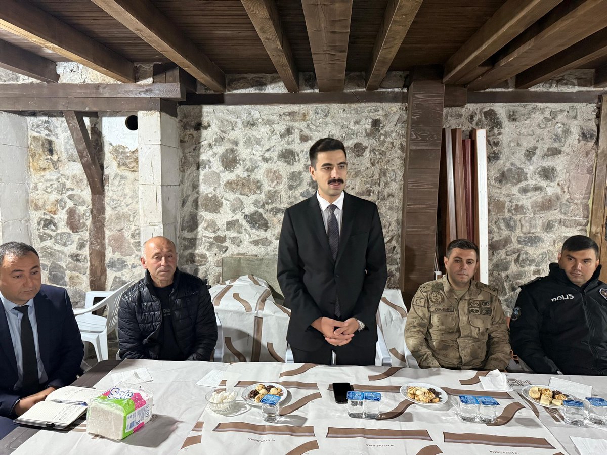 Kaymakamımız Sayın Halil İbrahim Akın, Düz Mahallesi’nde vatandaşlarımızla bir araya gelerek mahalle sakinlerinin talep ve önerilerini yerinde dinledi.