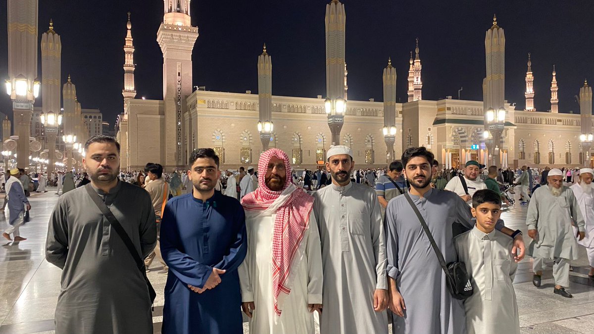 khadimkmultani's tweet photo. خان بهادر سردار میر آدم خان رند صاحب کے بڑے فرزند سردار میر وسیم کر اور سردار کبیر خان رند کے ساتھ  حاجی سائیداد رند بلوچ محمد رند بلوچ کی مدینہ منورہ میں خوشگوار ملاقات https://t.co/wkuBActUvm