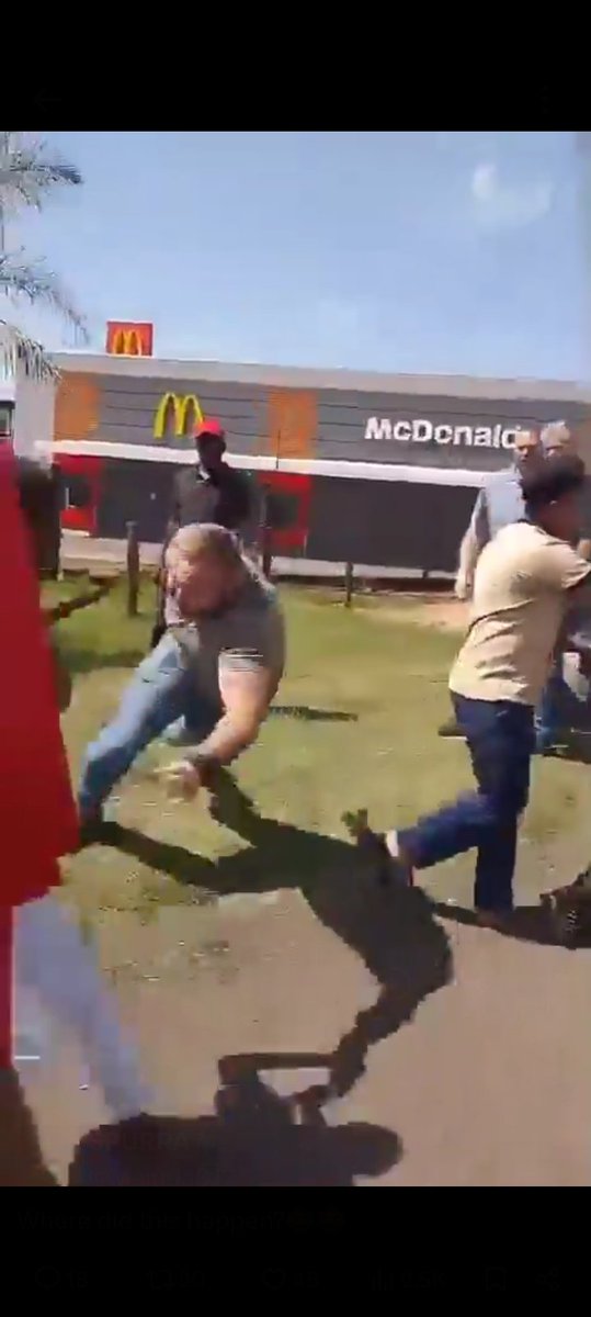 NhlaksTshepo's tweet image. 1st thing he does in the morning is watch Rugby highlights😭😭