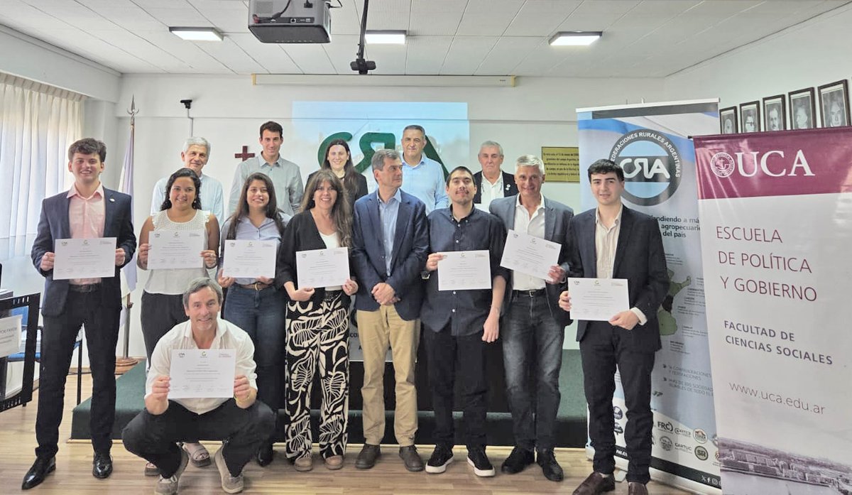 🎓 CRA y UCA: formando líderes para el futuro del agro argentino
En la sede de CRA se realizó el acto de colación de la Diplomatura en Políticas Públicas Agropecuarias, una propuesta conjunta con la UCA, CRA y Fundación CRA.

Más de 60 egresados de todo el país recibieron su