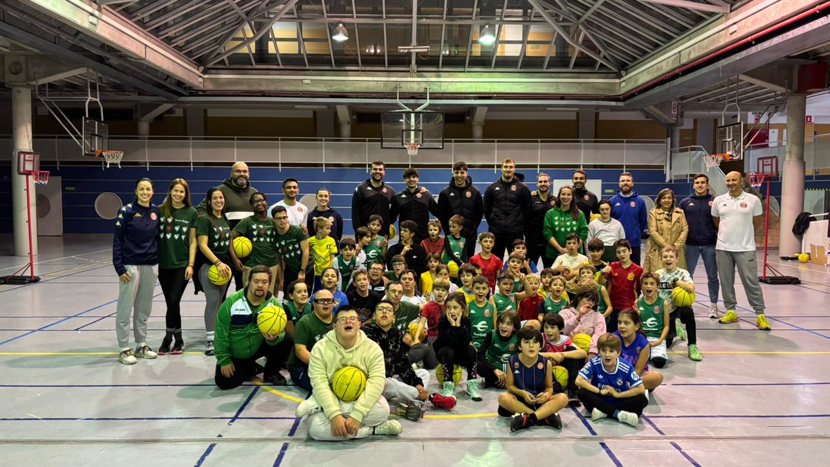 cb_tizona's tweet photo. 🥰 Seis de nuestros jugadores han estado presentes en el entrenamiento conjunto que nuestra @TizonaAcademy ha realizado un año más con @DownBurgos.

🫡 ¡Gracias por involucraros de esta manera con el club! https://t.co/YDLUXHKi5w