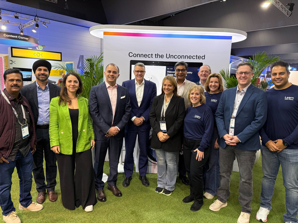 guydiedrich's tweet image. Exploring AI &amp;amp; innovation at #CiscoLiveAPJC in Melbourne! 🇦🇺 It was a great week connecting and sharing how @Cisco is empowering nations for secure AI leadership in the digital era. #CiscoCDA #LearnwithCisco