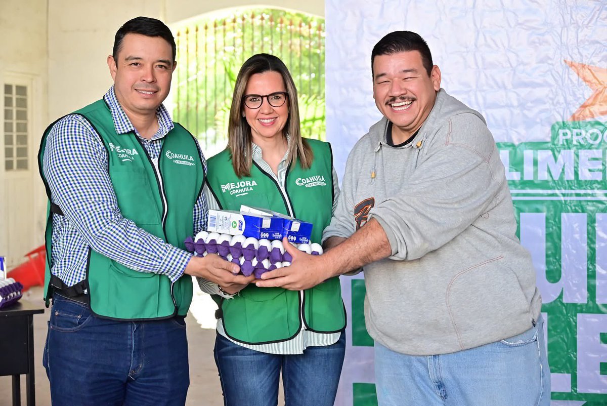 gpeoyervides's tweet image. ¡Buen jueves! ☀️

Que gustazo estar en el #PuebloMágico de #CuatroCienegas✨

La #calidez de su gente 🫶🏻 siempre me recuerda la importancia de mantener la #cercanía, estos recorridos 🛣️ son los momentos para #escuchar, #atender sus #gestiones y seguir #trabajando juntas y juntos