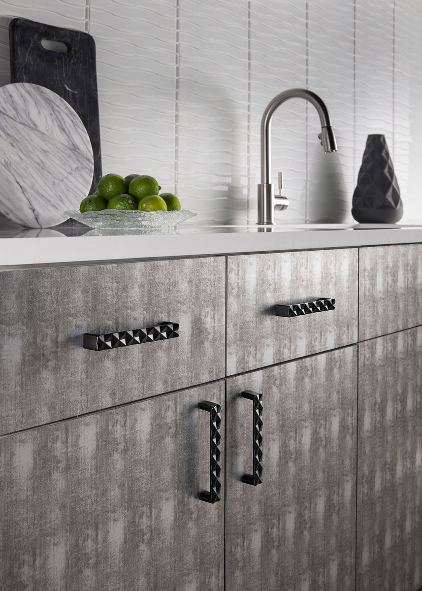 TopKnobs's tweet image. In need of some design inspiration for your end-of-year projects?  

Explore the Top Knobs Catalog and discover over 4,500 styles of decorative hardware to spark your creativity! 🌟 
topknobs.com/media/document…