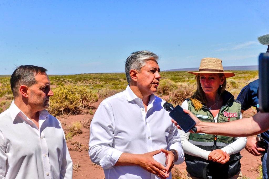 COMENZÓ EL OPERATIVO TRASHUMANCIA 2025/2026

La trashumancia es parte esencial de nuestra identidad. Representa nuestras raíces, nuestra historia y la manera en que los neuquinos aprendimos a convivir con la naturaleza y el trabajo rural.

Desde el gobierno provincial acompañamos