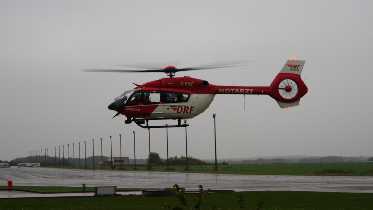 koehlhel's tweet photo. Christoph 62 DRF Luftrettung Airbus
Helicopters H145 D3 retrofit D-HILF during landing CHX62 ❤️🛬🚁

#Luftrettung #helicopter #AirRescue #Aviation #LifeSaving @helispotter_uy @HEMSSpotter @HelispotterJ @StandbyAviation @aviationmedia_T https://t.co/G474oR2V24