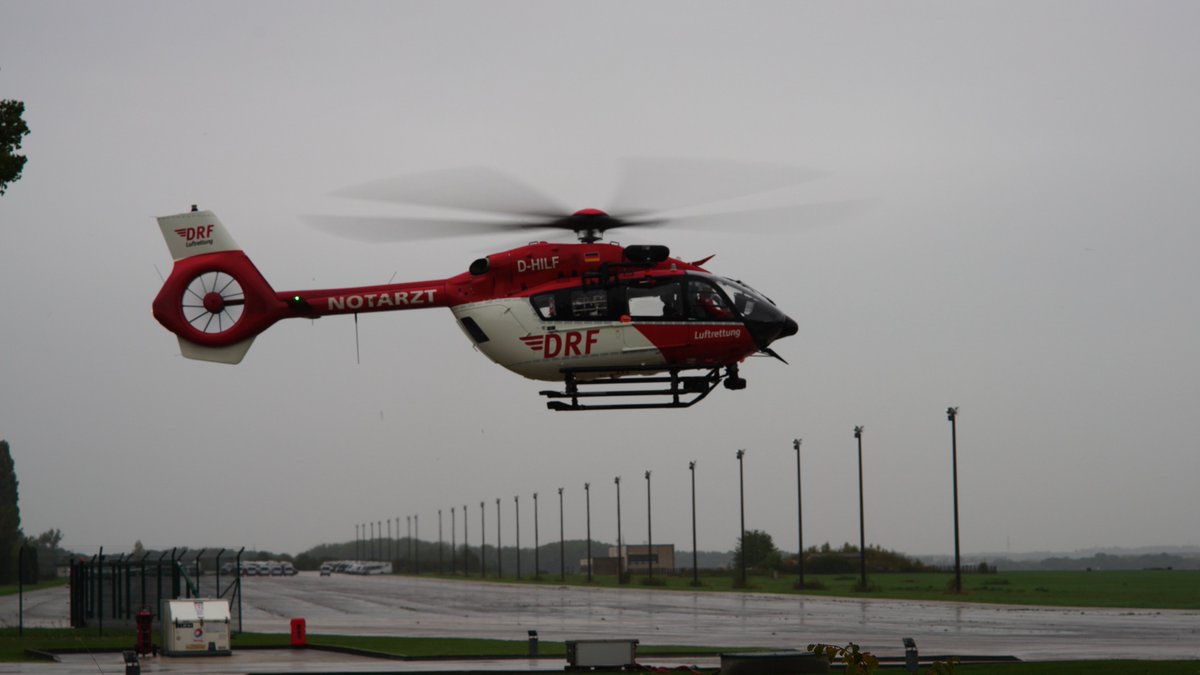 koehlhel's tweet photo. Christoph 62 DRF Luftrettung Airbus
Helicopters H145 D3 retrofit D-HILF during landing CHX62 ❤️🛬🚁

#Luftrettung #helicopter #AirRescue #Aviation #LifeSaving @helispotter_uy @HEMSSpotter @HelispotterJ @StandbyAviation @aviationmedia_T https://t.co/G474oR2V24