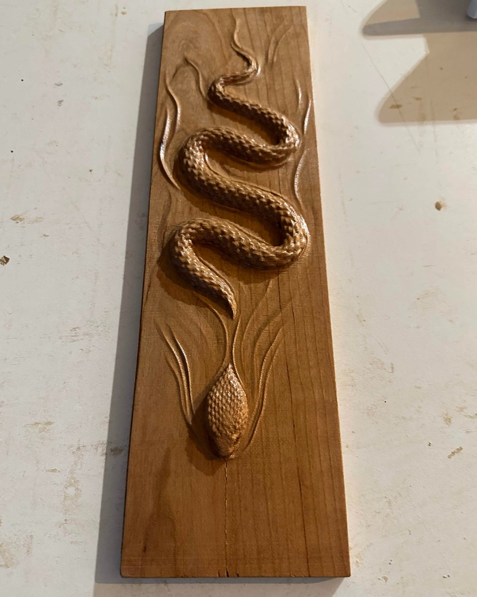 CarveWrightCNC's tweet image. Watch out for the snake! Great carve by Darrel Sell with his RAVEN CNC. 

#carvewright #ravencnc #cncrouter #CNCproject