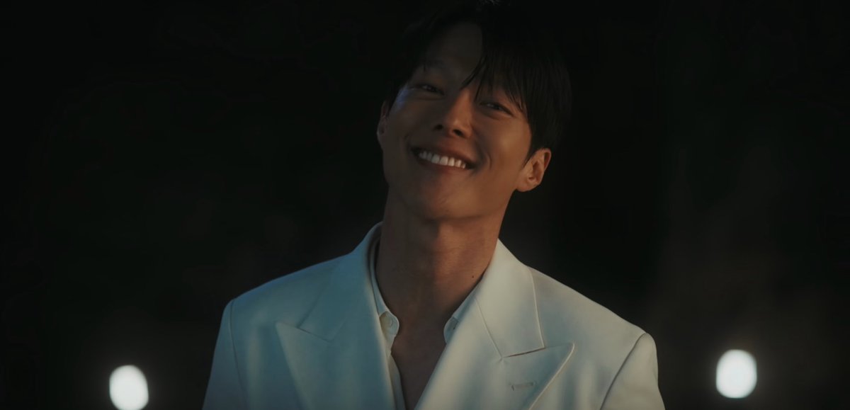 kdramasdiary's tweet photo. This scene was so magical, it felt like a real fairytale ✨

#DynamiteKiss https://t.co/wEV02J7vts