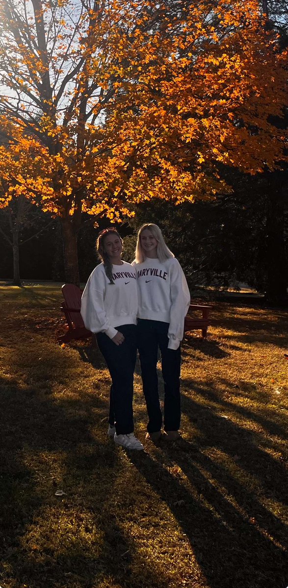 driegarrison22's tweet photo. Thank you Coach B and Coach Jen for an amazing visit! I had a great time, the campus was beautiful(so many pretty trees) and the girls were all amazing!
@CoachBMasterson @jenica_brown18 @MCScotsSB https://t.co/O7IpVIaSsw
