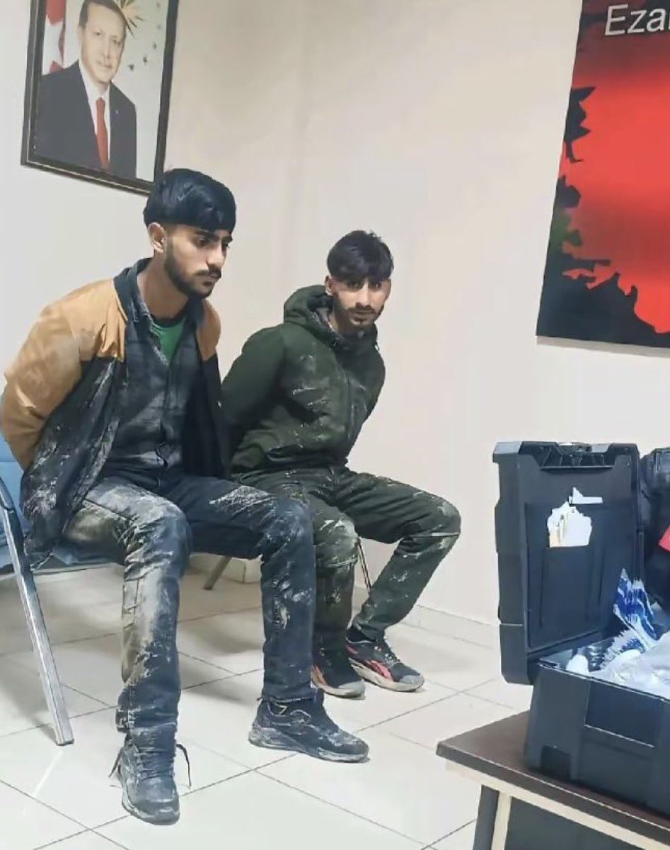 Resmi tatili, sigortası olmayan, çalışma saatleri güneşin doğuşundan batışına kadar olan, emekleri patronlar tarafından sömürülen, gelecekleri coğrafyanın kaderine kurban giden bu insanların, inşaatın bilmem kaçıncı katında oyun oynamasını, Atatürk’ün ölüm saatine denk geldiği