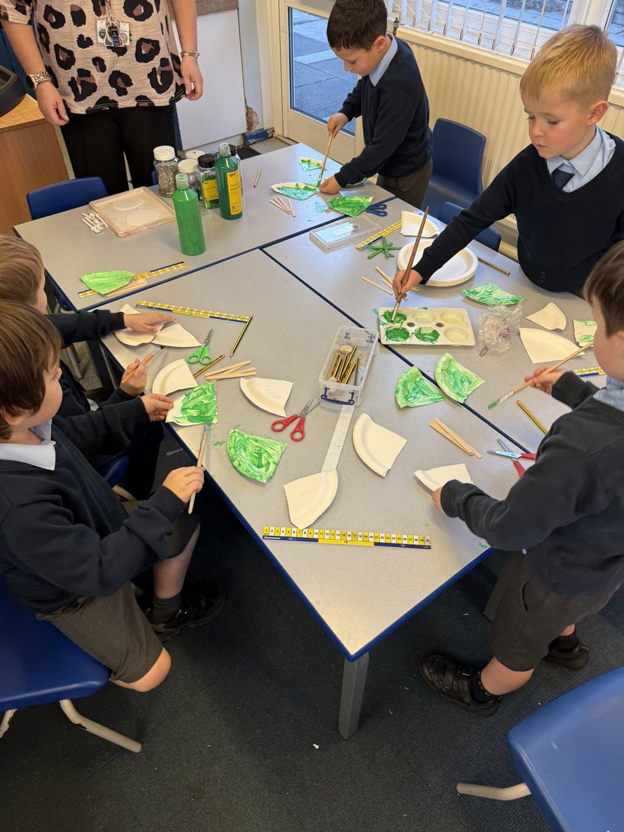 Christmas craft club… just before the glitter came out 👀😂