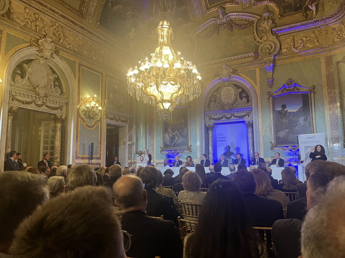 FFonsecaMorillo's tweet photo. Entrega del premio Pelayo a Paloma Biglino. Paloma forma parte de lo mejor que ha dado la academia española para defender la democracia, el Derecho y EUROPA @mov https://t.co/WhqtSIFIcb