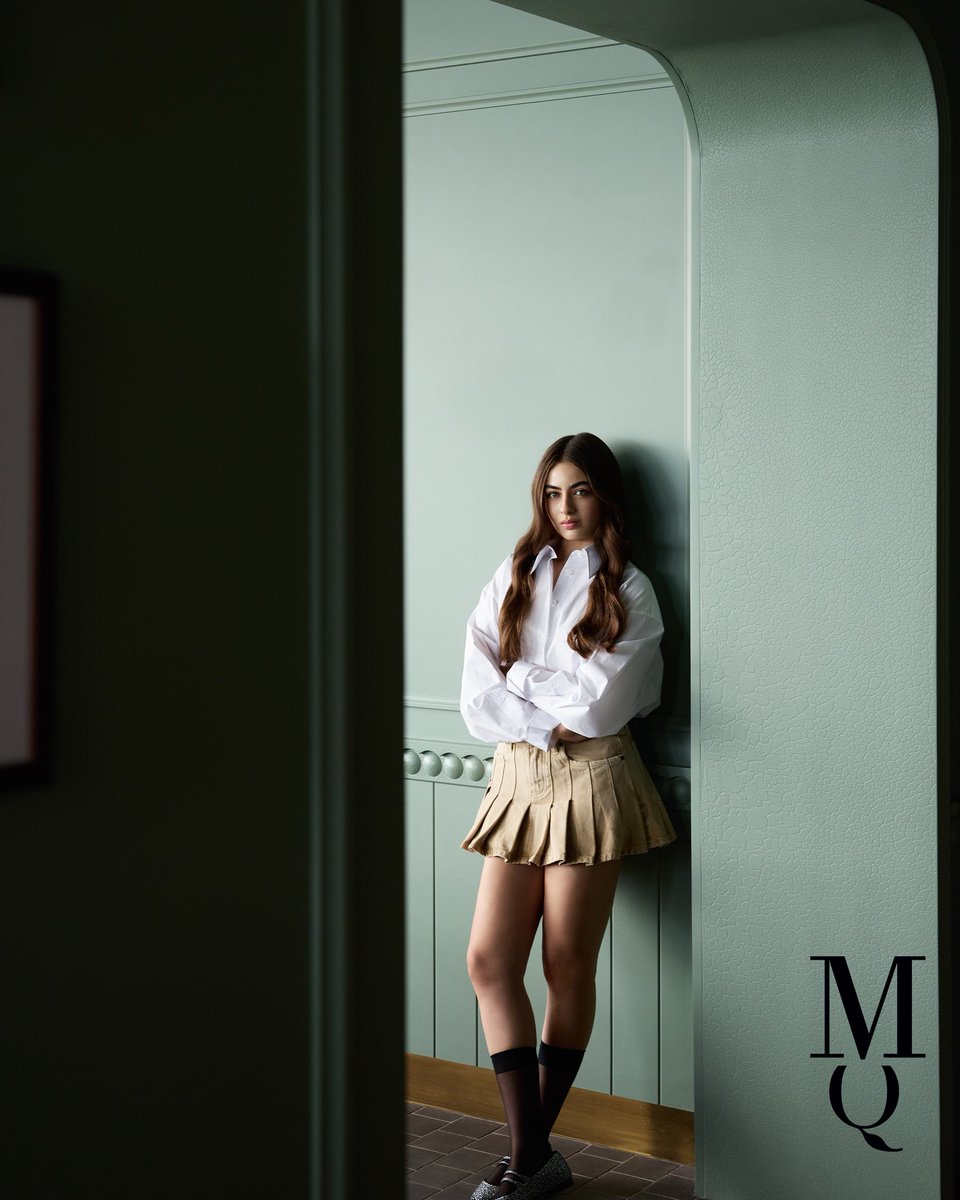 Oyunculuğa çok küçük yaşlarda başlayan #LeyaKırşan onu hep daha ileriye taşıyacak projeler seçmeye dikkat ettiğini ve hedefinin dünyaca tanınan bir oyuncu olmak olduğunu söylüyor. Kırşan’a kariyeri ve oyunculuğa dair merak ettiklerimizi sorduk. #MQ16