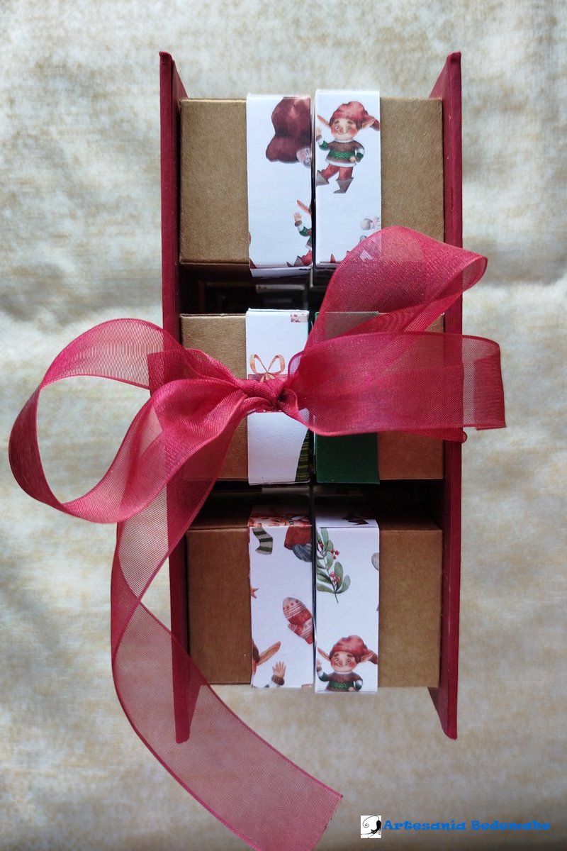 ArtesanBedemahe's tweet photo. Olvídate de la producción en masa y abraza la calidad de este calendario único, exclusivo y original. Perfecto para regalar a tus seres queridos o para darte un capricho.Asegura el tuyo antes de que se agote ¡La cuenta atrás para la Navidad nunca fue tan especial! https://t.co/jusElSblWU