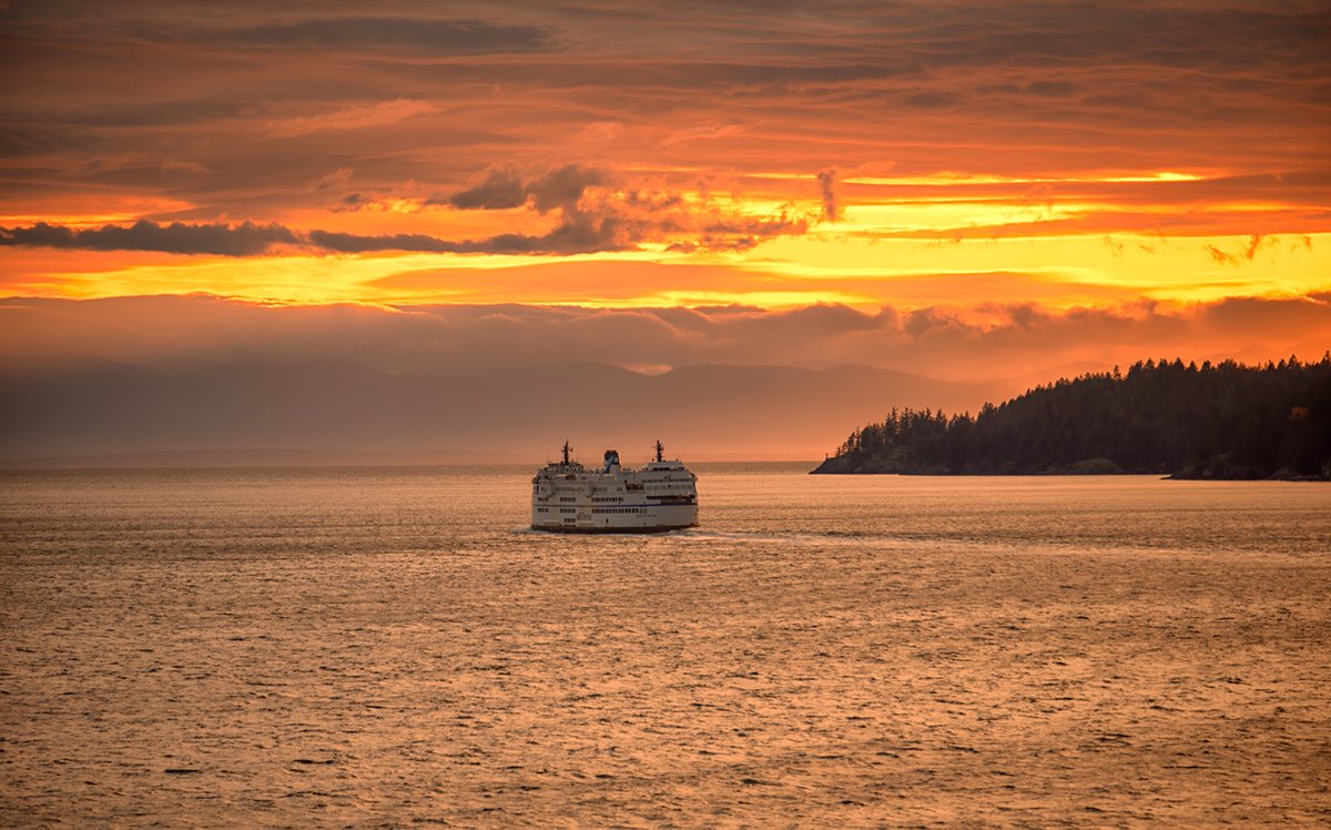 Sam_Alexandra23's tweet image. Good day Everyone!  Today's photo challenge is easy - #Sunsets or #Sunrises.  I just took these earlier this week in West Vancouver, BC, Canada.  Hope you share some great captures too! #Photography #Landscape 📸😊