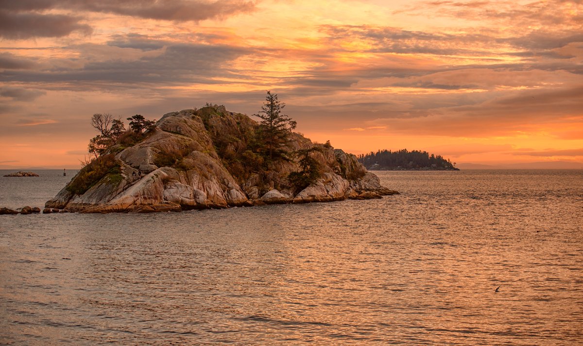 Sam_Alexandra23's tweet image. Good day Everyone!  Today's photo challenge is easy - #Sunsets or #Sunrises.  I just took these earlier this week in West Vancouver, BC, Canada.  Hope you share some great captures too! #Photography #Landscape 📸😊