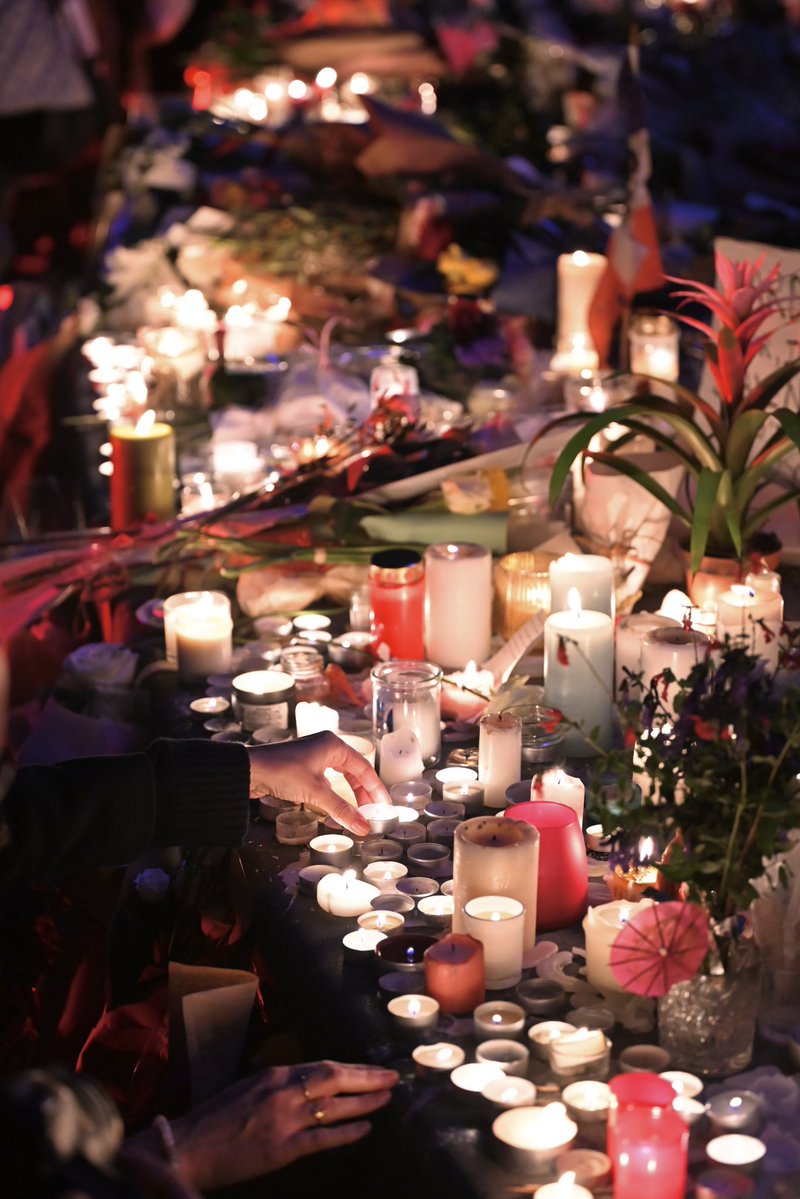 #13Novembre | Un moment d’union, de résilience et de recueillement en hommage aux victimes, aux survivants, à leurs proches, à nos héros du quotidien, et à toutes celles et ceux qui ont fait preuve de courage et de solidarité.
Ensemble #NoublionsJamais.