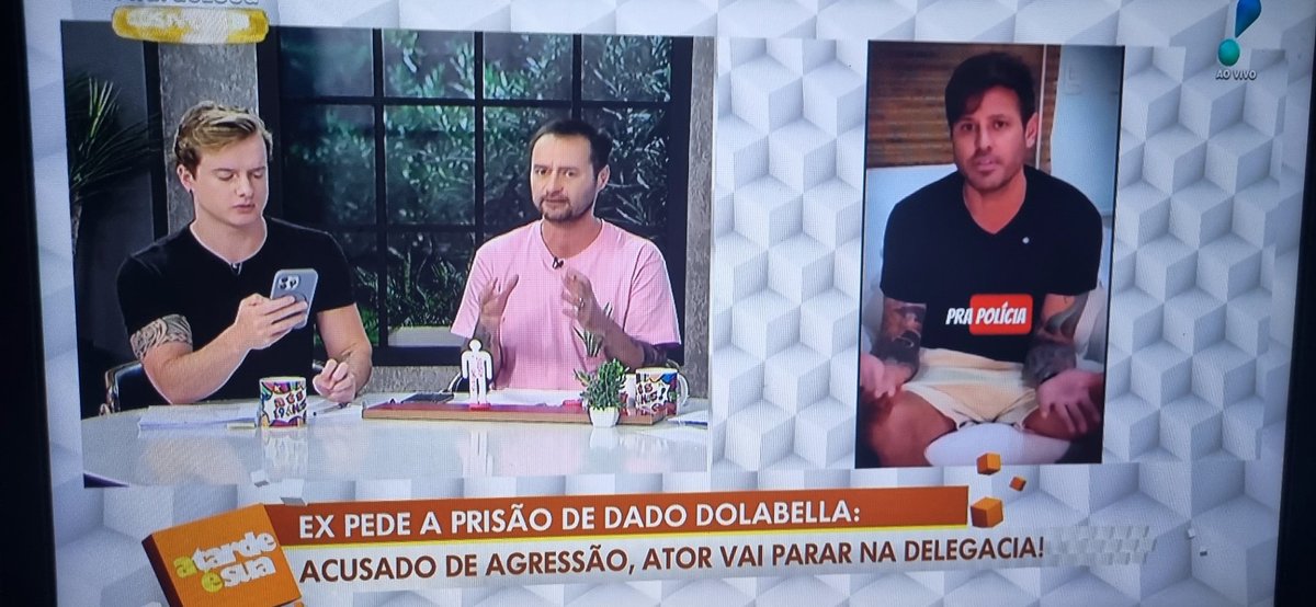 MorallesRenan's tweet photo. #ATardeESua 
Estou aqui acompanhando os melhores jornalistas, e as melhores noticias 
@Alessandrolb é uma inspiração e admiro demais o seu trabalho,  e todos vocês. 
Obrigado Sônia, por sempre alegrar nossas tardes. Amo vocês ❤️ https://t.co/DQrGwWHaNu