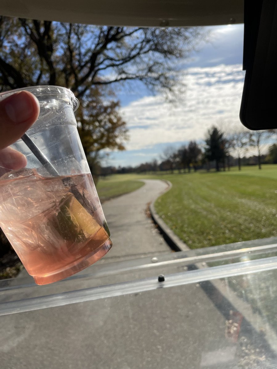 BetsFilr's tweet photo. Last round of the year and in 4 over thru 3. Fuck!

Got a me a nice tranny tho! https://t.co/dAKUNrpH0T