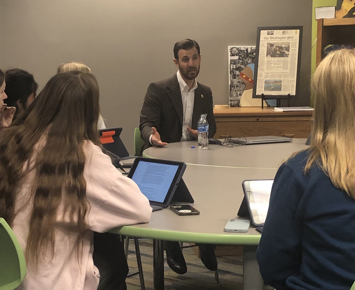 ShalerOracle's tweet image. What an amazing opportunity for us yesterday - before getting on a flight to Washington DC to vote on the government shutdown, Congressman Chris Deluzio generously spent an hour talking to us about a variety of topics - look for our story on his visit soon @RepDeluzio @ShalerArea